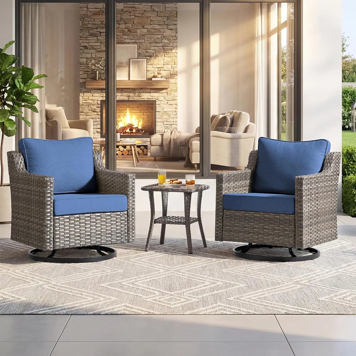 Set di Mobili da Esterno in 3 Pezzi, Sedie da Patio con Cuscino di Lusso da 4 Pollici, Sedie Girevoli a Dondolo in Vimini e Tavolino Laterale, Personalizzabile