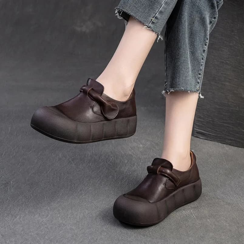 2025 Scarpe con plateau piatto con punta tonda per donna Scarpe casual con gancio ad anello Scarpe eleganti morbide con tacco spesso in vera pelle di lusso