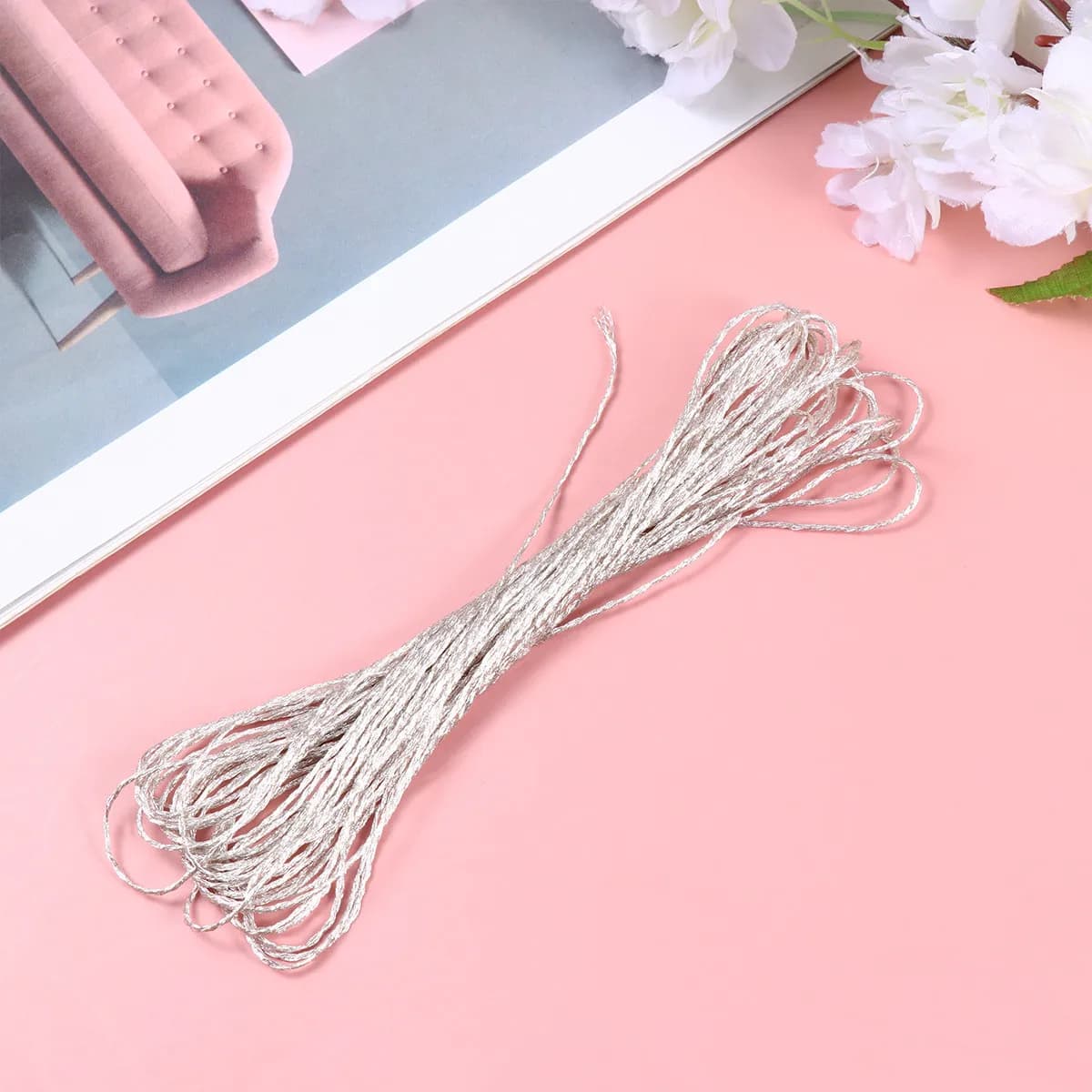 Set di 12 Fili Metallici per Cucito, Filo in Poliestere Glitterato per Ricamo a Macchina, Kit per Lavori Manuali e Hobby