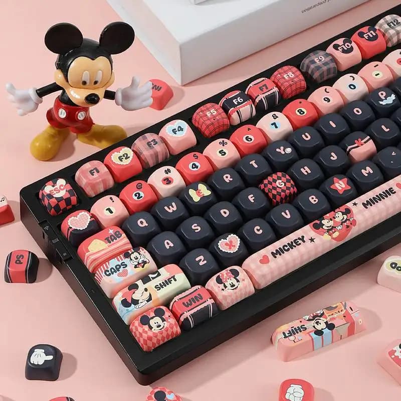 Keycaps personalizzati con sublimazione a colori PBT di Mickey e Minnie Mouse, formato Moa, per tastiere meccaniche da gaming con layout 68, 75, 98, 99, 104, 108.