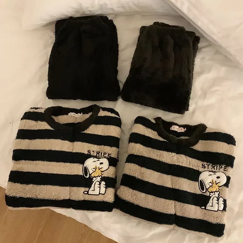 Snoopy uomini e donne coppia autunno e inverno creativo modello di cartone animato ricamato peluche addensato pigiama caldo set di abbigliamento per la casa