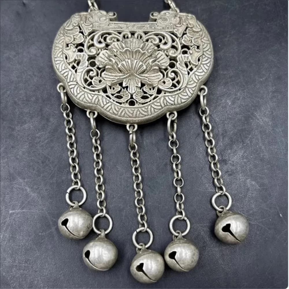 TIBETAN SILVER FLOWER FROG HOLLOW OUT SNUFF BOTTLE PENDANT BELL DECORATIVE OLD