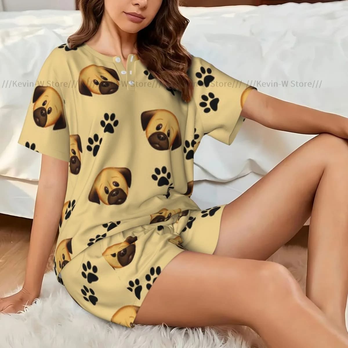 Pigiama da donna a maniche corte con faccine di cani e impronte di zampe, abbigliamento da notte e da casa per l'estate