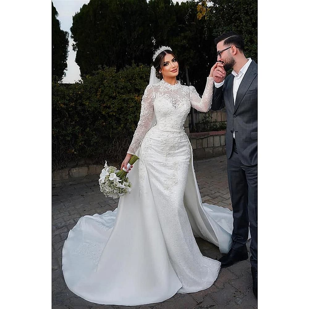 Abiti da Sposa Classici in Pizzo Stile Sirena con Maniche Lunghe, Perle e Collo Alto, Elegante Abito Nuziale con Strascico Staccabile Personalizzato