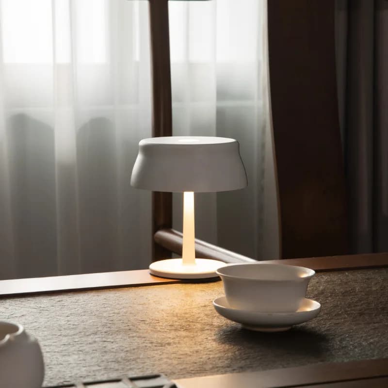 Bella luce di lusso decorativa lampada da scrivania camera da letto luci notturne ricarica USB