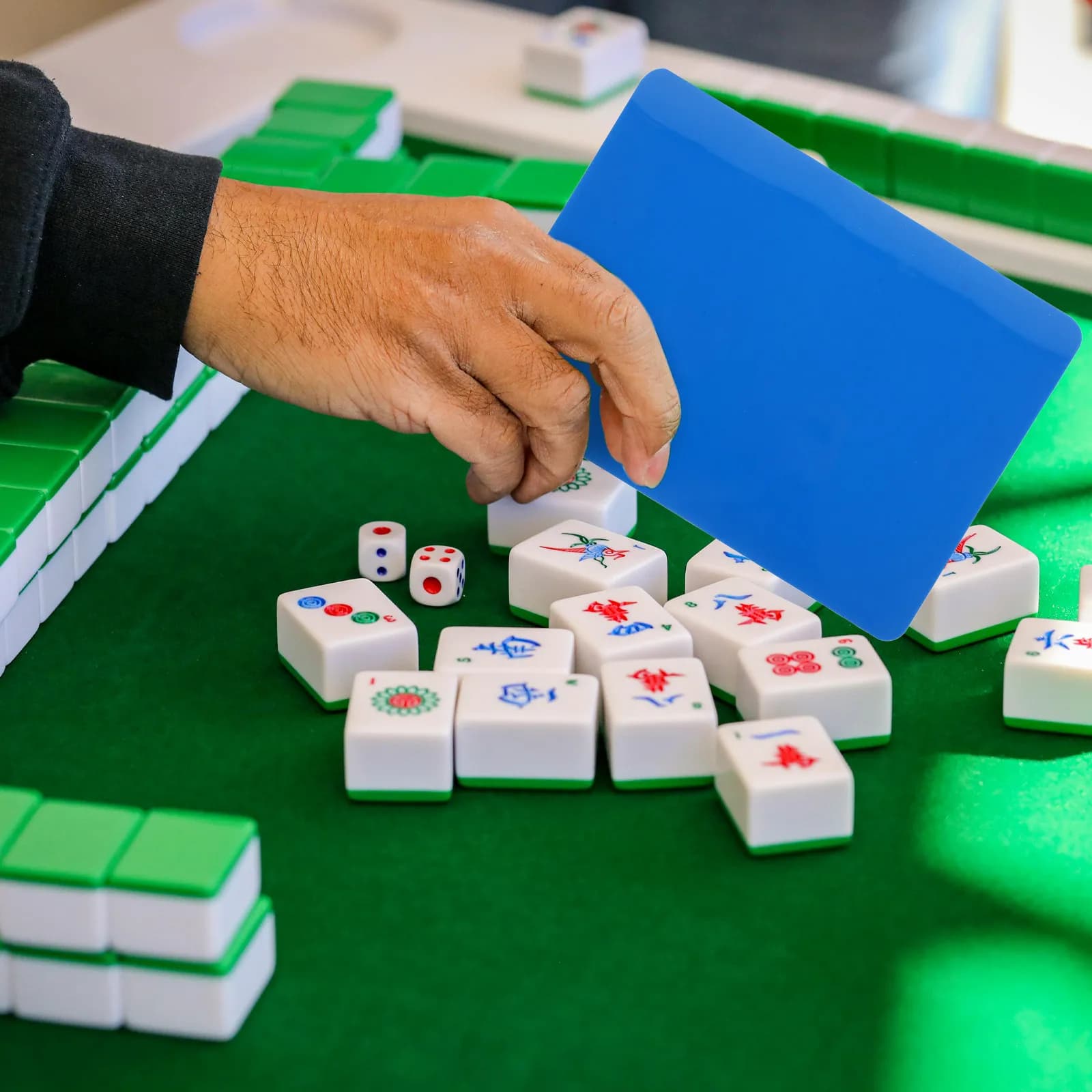 Set di 8 Spingitori Automatici per Tessere Mahjong, Attrezzatura Leggera e Pratica per Mescolare e Disporre le Tessere, Ideale per Feste e Uso Domestico
