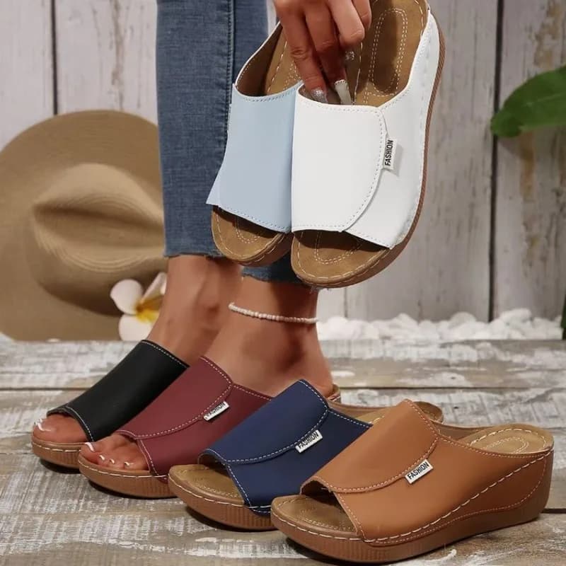 Pantofole con zeppa da donna estive 2025 Pantofole di nuova moda Sandali traspiranti con punta aperta Comode scarpe da donna con fibbia Scivoli da donna