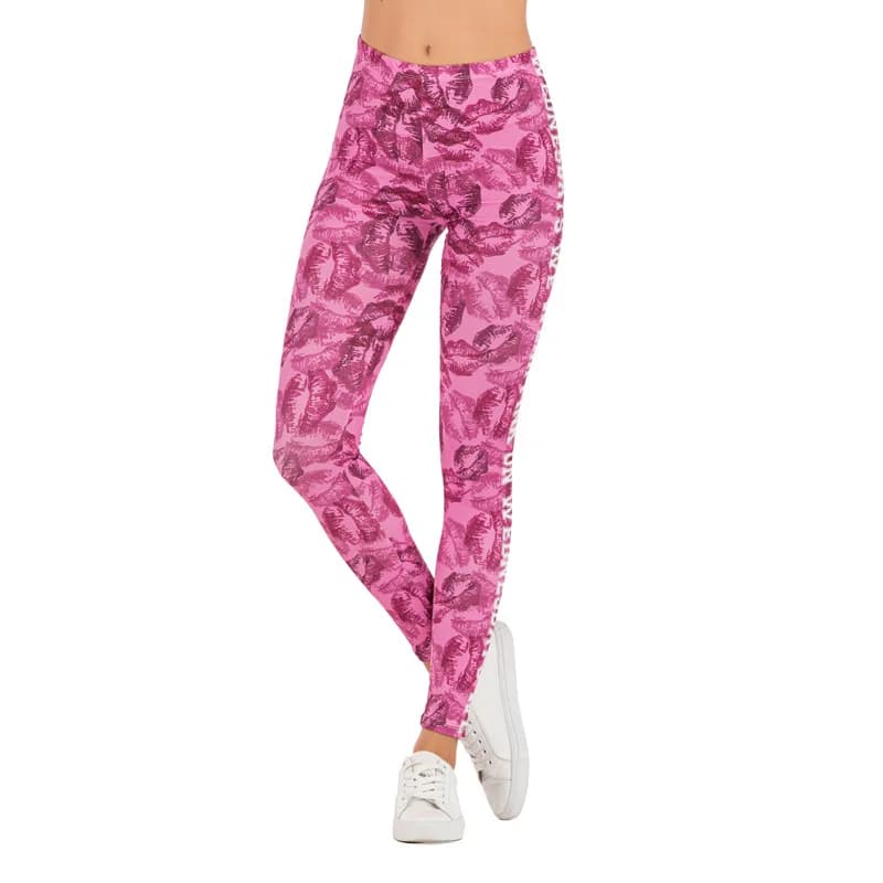 New style high-waist, lift-buttom women’s base layer leggings with fashionable prints and sporty design.