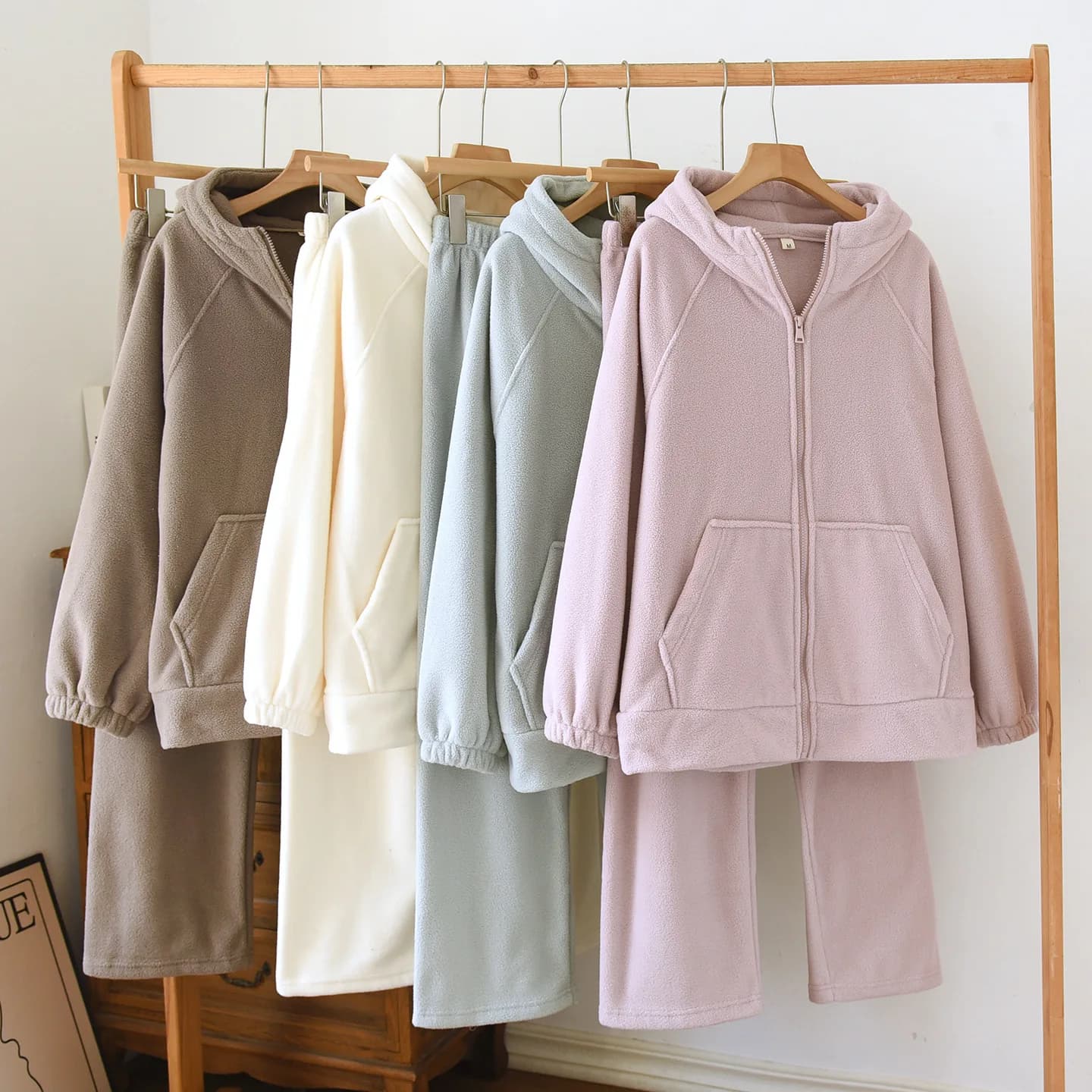 Pigiama da donna con cappuccio autunno e inverno, set completo da casa ampio in flanella calda ispessita in pile corallo