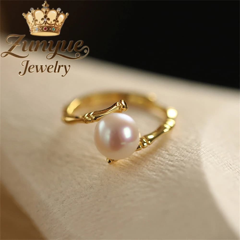 Anello con perla d'acqua dolce naturale, un design di nicchia per le donne, un anello per dito indice aperto, che exuse la moda di fascia alta di lusso leggero