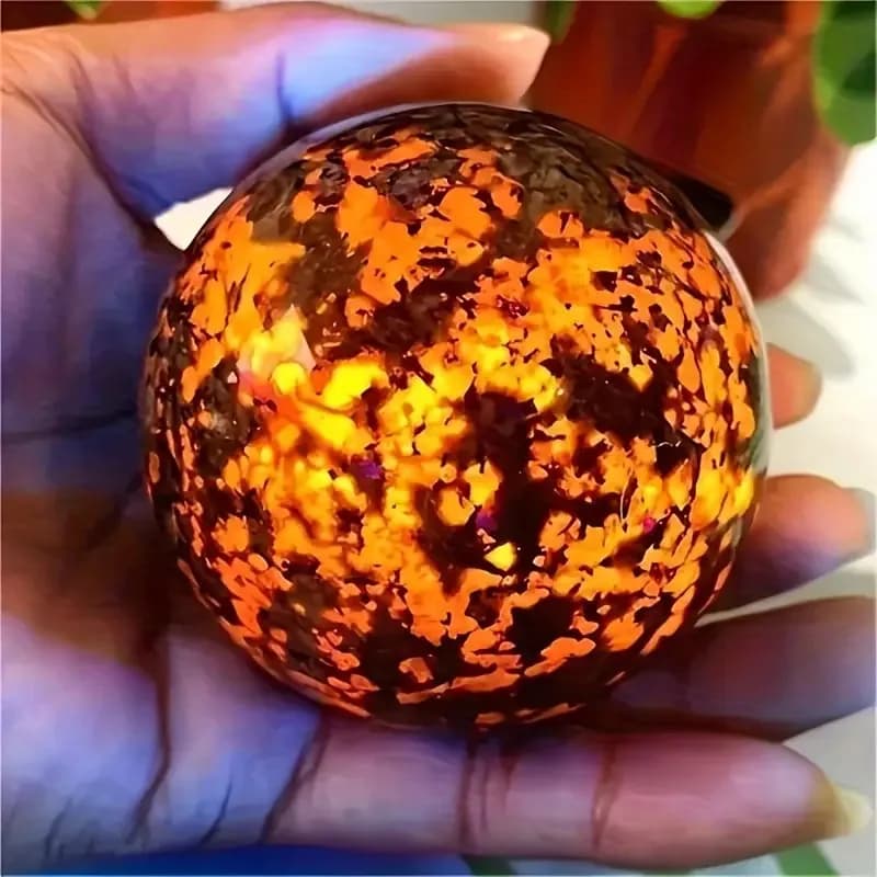 Yooperlite Sfera di fluorescenza Cristallo naturale Pietre di fiamma Palla Guarigione energetica Decorazioni spirituali per la casa Collezione regalo + Sedile a sfera