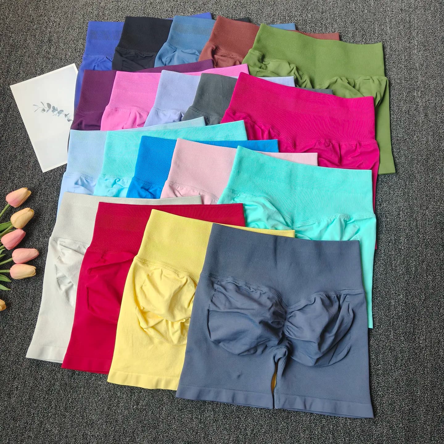 Pantaloncini da allenamento senza cuciture per donna, pantaloncini da yoga a vita alta con controllo della pancia, vestibilità aderente ad alta elasticità