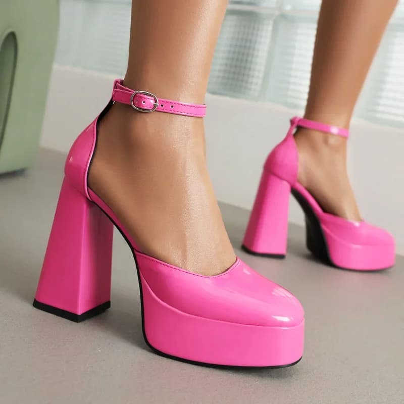 2025 Sandali con plateau da donna estivi maturi in pelle verniciata rossa rosa 12 cm Tacchi alti da sposa Scarpe da sposa bianche per le donne