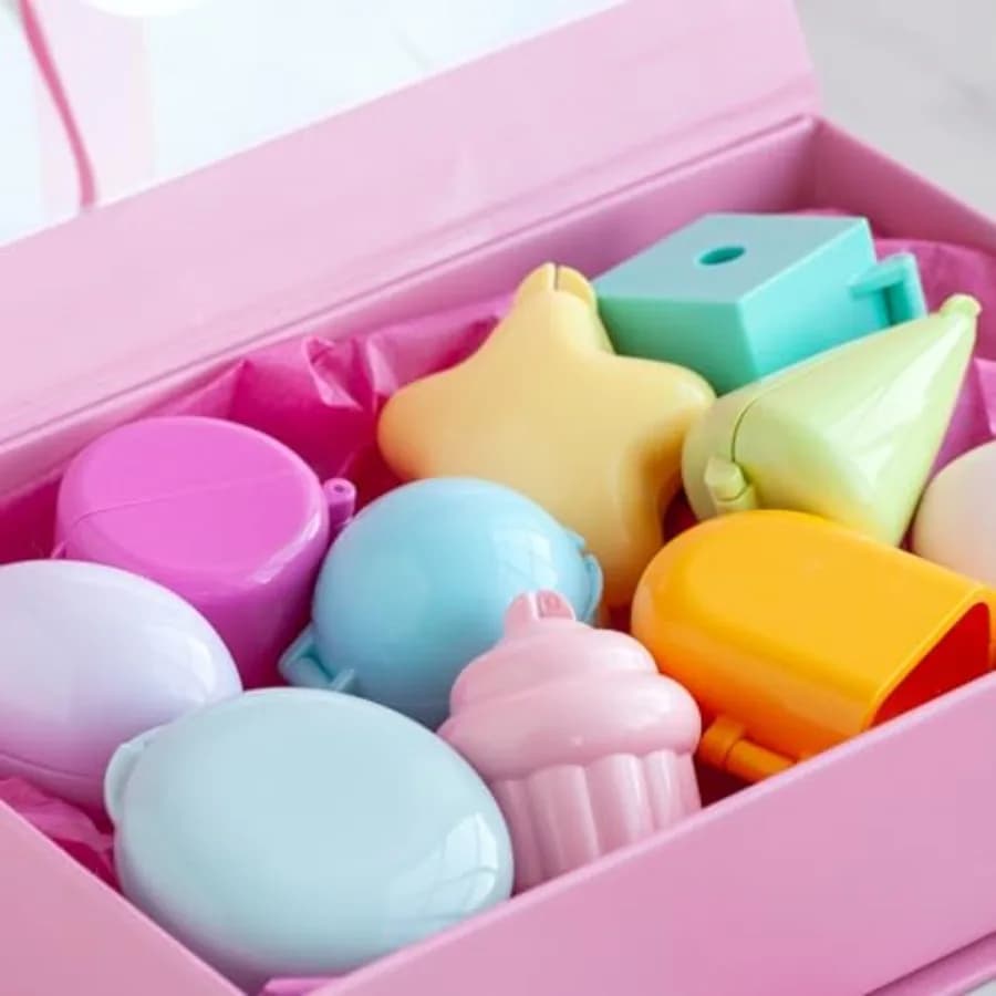 Stampi originali per torte professionali Pop3D dal 2010. Set iniziale da 10 pezzi per torte pop, per giocare a pasta o fare sapone. Iniezione