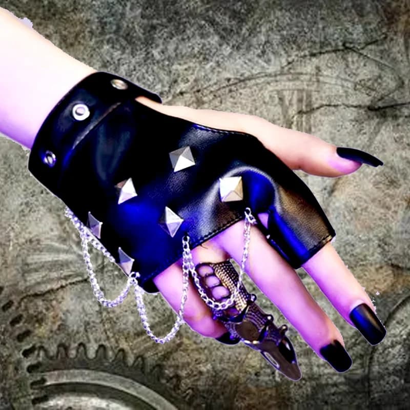 Guanti mezze dita da donna in pelle PU con catena rivetto punk rock moto giapponese guanti mezze dita da donna in ecopelle guanto estivo