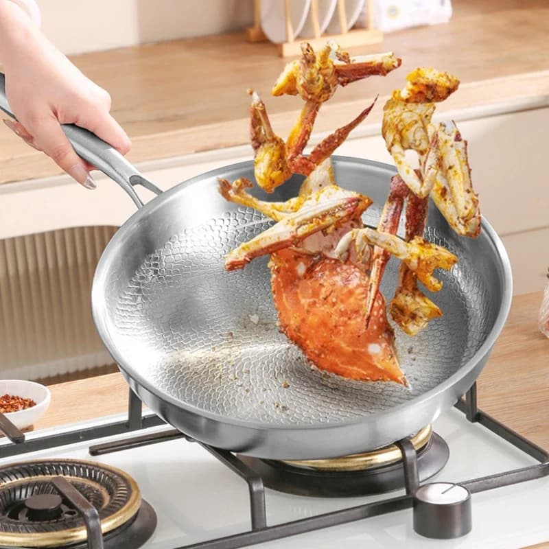 Padella antiaderente per bistecche a fondo piatto non rivestita per uso domestico in titanio tedesco. Universale per gas elettromagnetico.