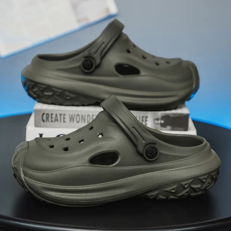 Zoccoli estivi da uomo Sandali casual Scarpe da giardino con fondo morbido e spesso per uomo Sandali da spiaggia all'aperto Pantofole alla moda a punta chiusa da uomo