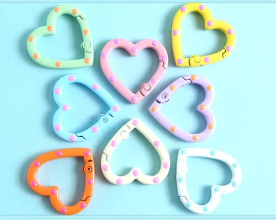 Chiusura a molla a forma di cuore in metallo che apribile Moschettone a forma di amore Portachiavi Clip Gancio Fibbie per gioielli Connettore Accessori per chiusura a moschettone