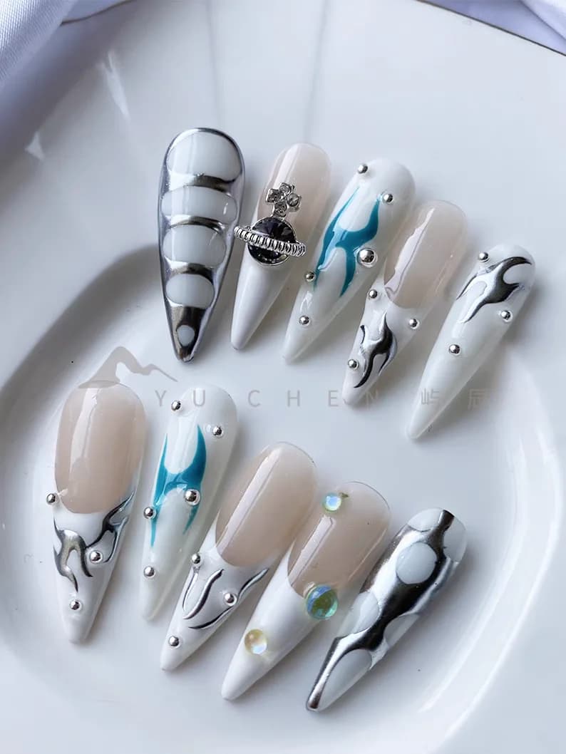 Nuova armatura fatta a mano bianca psichedelica Y2K argento metallo tridimensionale dipinto a mano blu Spice Girl stampa sulle unghie