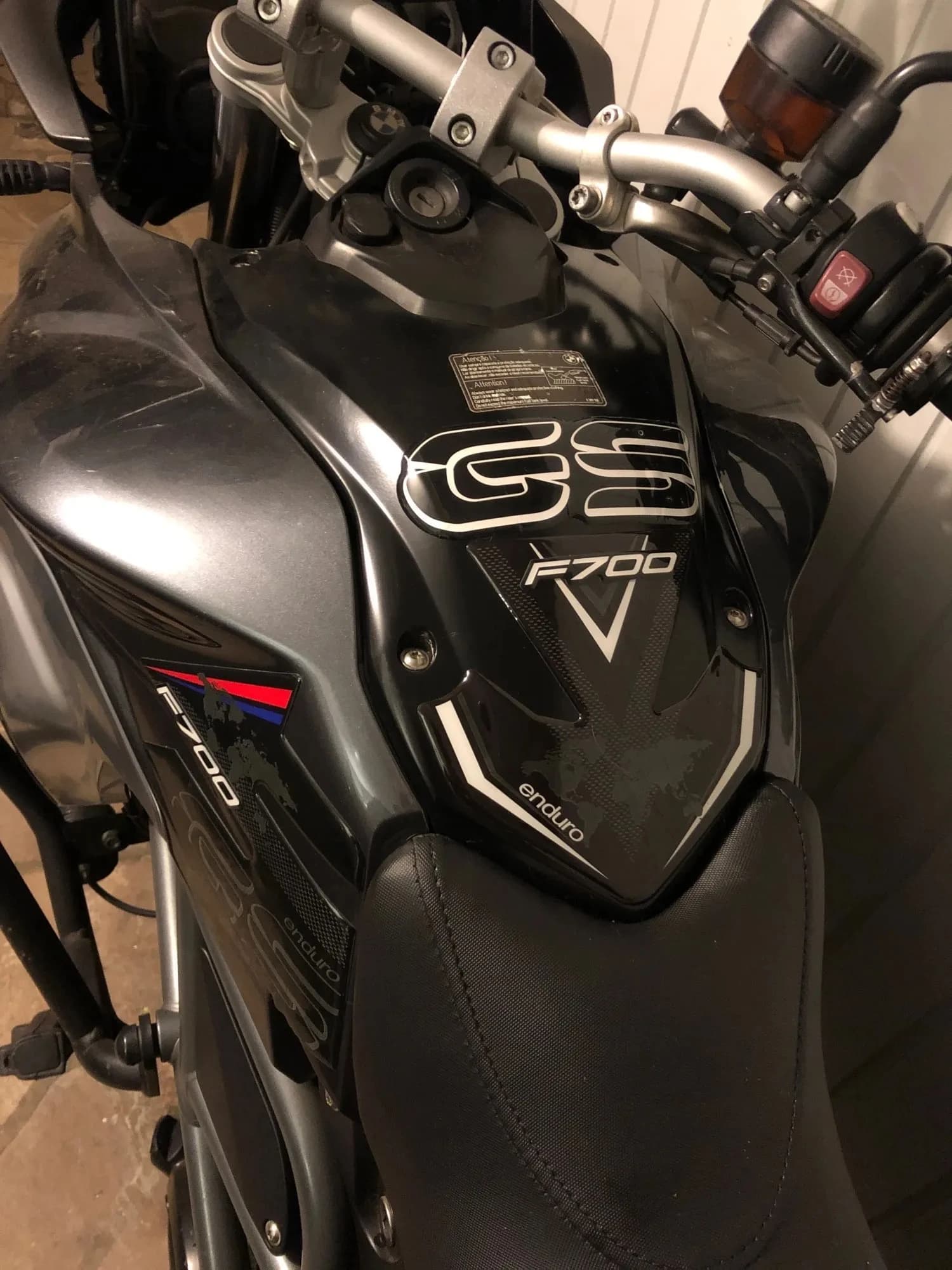 Per BMW F700GS F700 F 700 GS Moto Emblema Protezione Decalcomanie Kit Olio Combustibile Ginocchio Adesivi Gas Grip per Accessori Moto