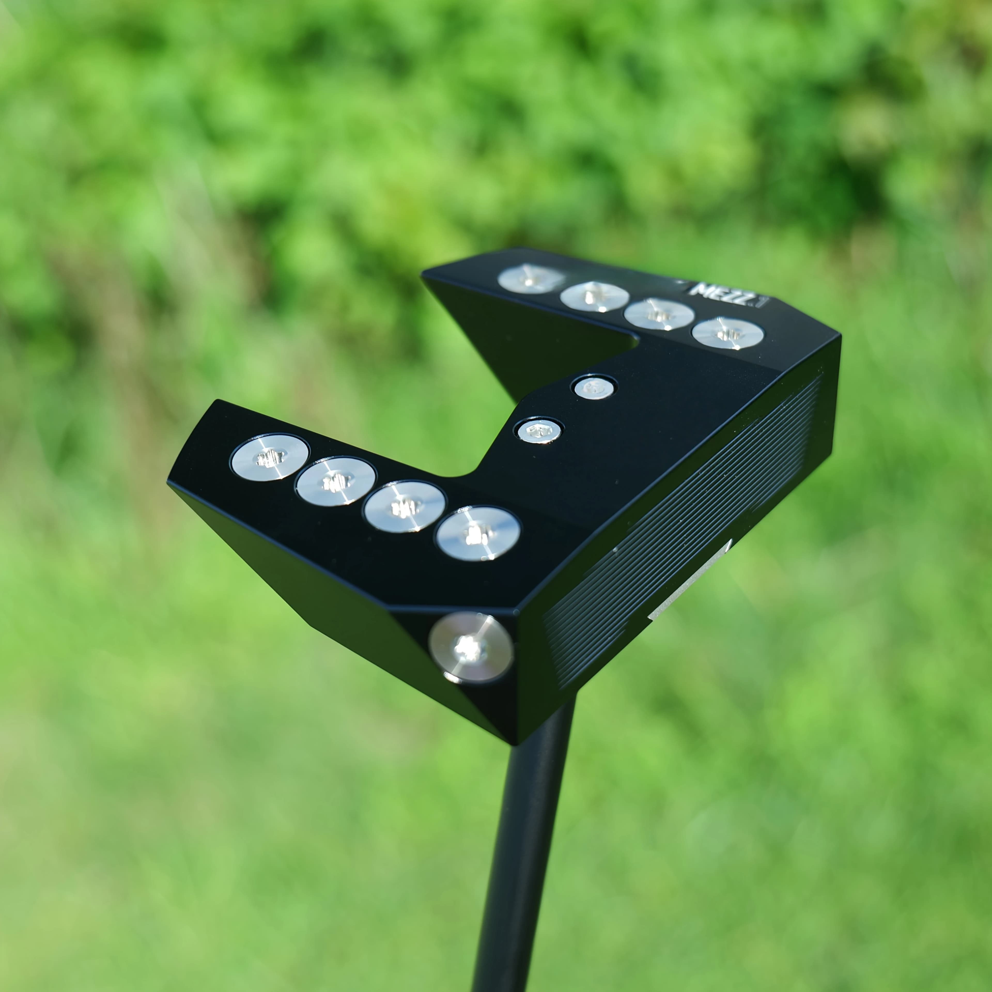 Putter da golf MEZZ1 Bullhorn con testa in alluminio forgiato, CG basso, alta stabilità, bilanciamento automatico, scanalatura a C, preciso per tutti i golfisti