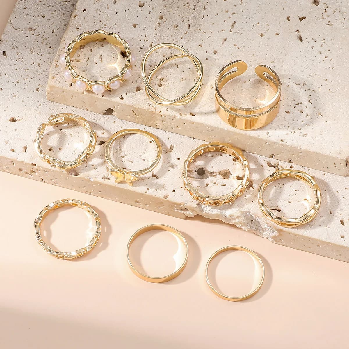2023 nuovo set anello in oro intarsiato con gemma farfalla a forma di 8 temperamento leggero anello da donna di lusso con vento freddo