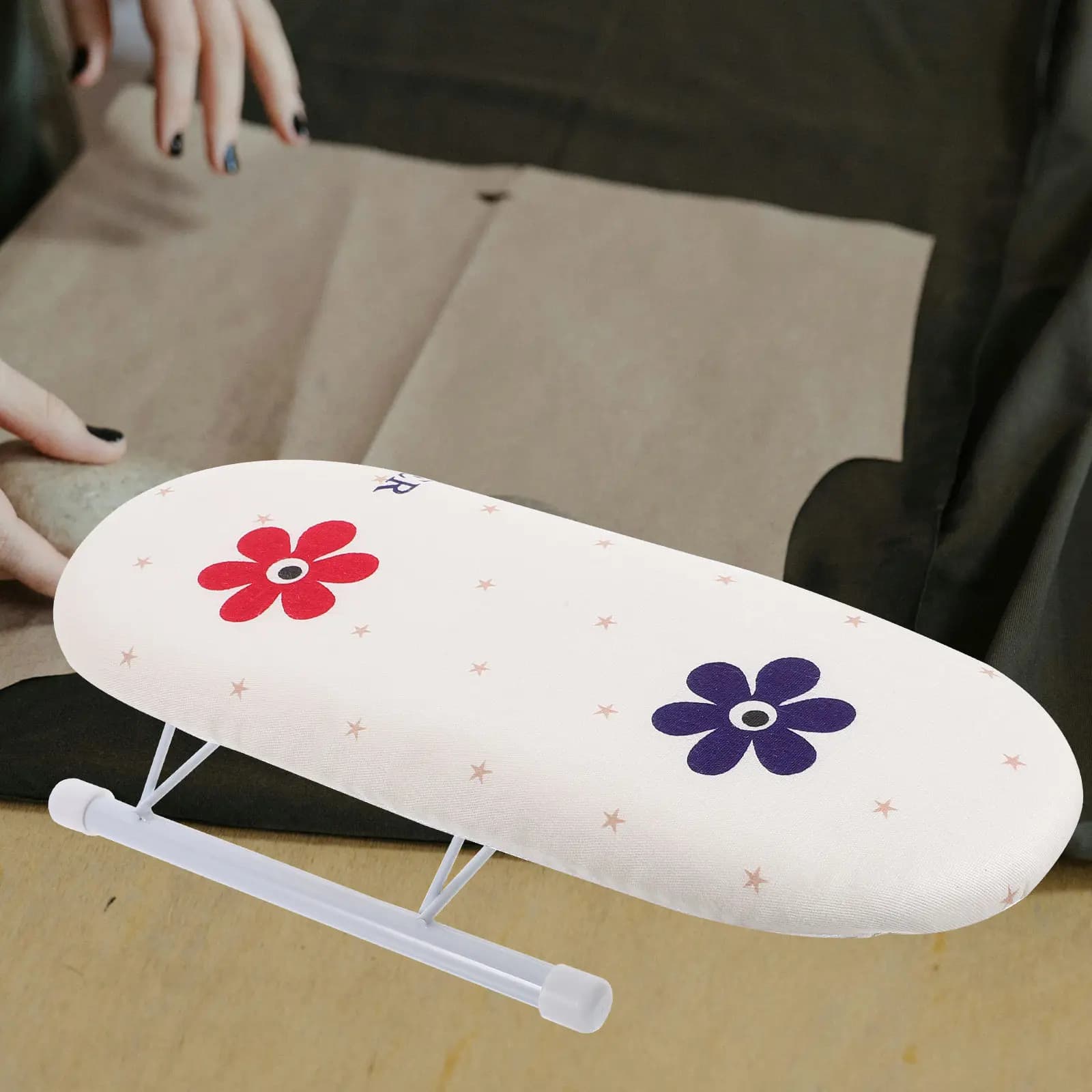 Asse da Stiro Pieghevole Portatile Leggera in Tessuto con Tubo in Acciaio, Mini Tavolo da Stiro per Vestiti, Vaporizzatori, Casa e Viaggi