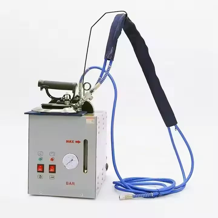 Ferro da Stiro a Vapore Elettrico Industriale CP-6 da 4L a Prezzo Conveniente, con Caldaia Completa e Manico Lungo per un Flusso di Vapore Ottimale