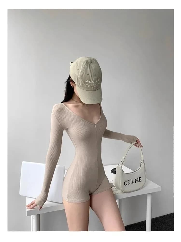 Tuta sportiva da ciclismo e yoga a vita alta, attillata, con scollo a V, dal design accattivante, modello sexy e seducente, con pantaloncini integrati.