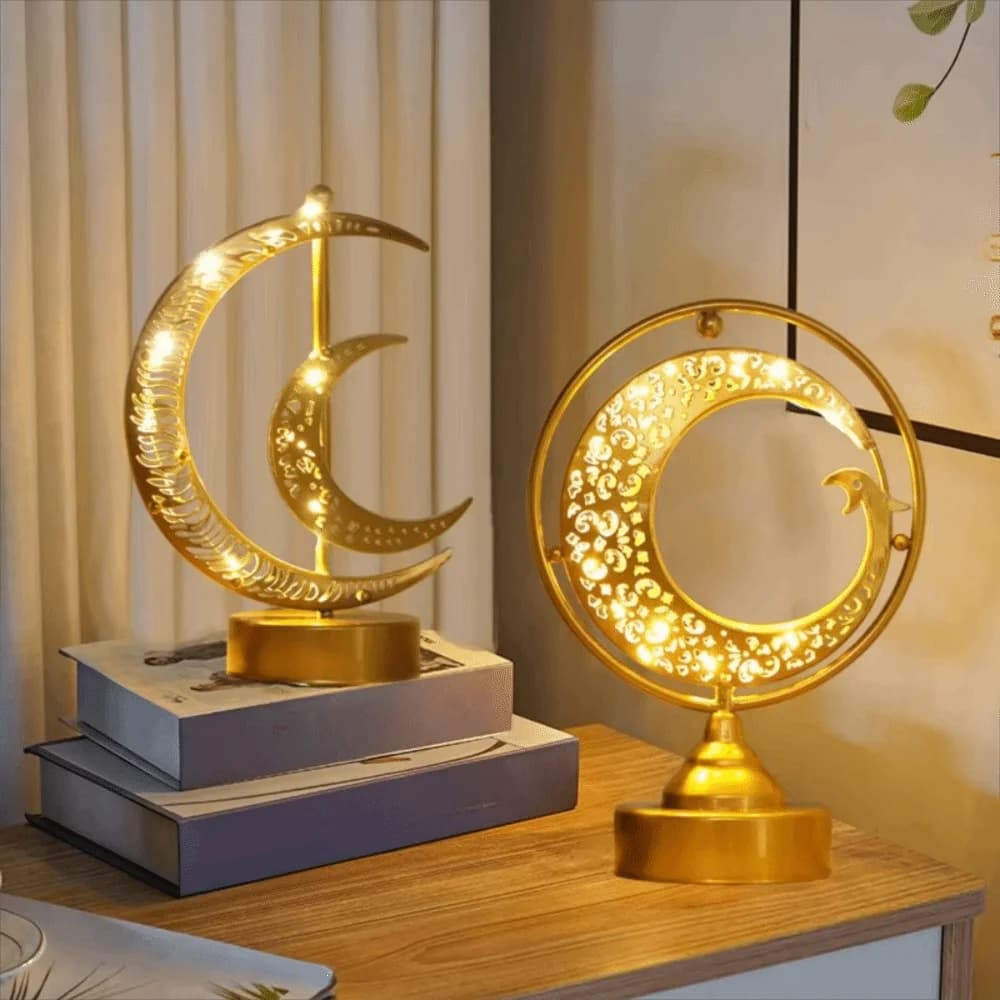 Lampada di Lusso a Forma di Mezzaluna in Ferro Battuto per Eid Mubarak, Lampada da Tavolo LED Dorata Traforata, Luce Calda, Ornamento per Ramadan, Soggiorno