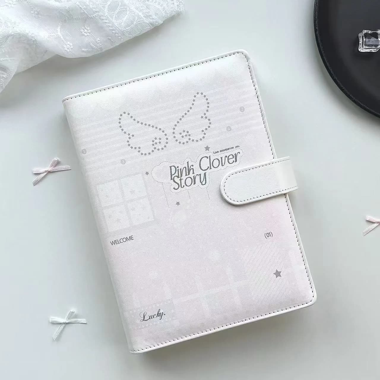 MINKYS Album Portafoto A5 in Pelle PU con Ali d'Angelo, per Collezionare Photocards Kpop, Libro per Carte Fotografiche di Idoli, Album per Conservazione Idoli, Articoli di Cancelleria