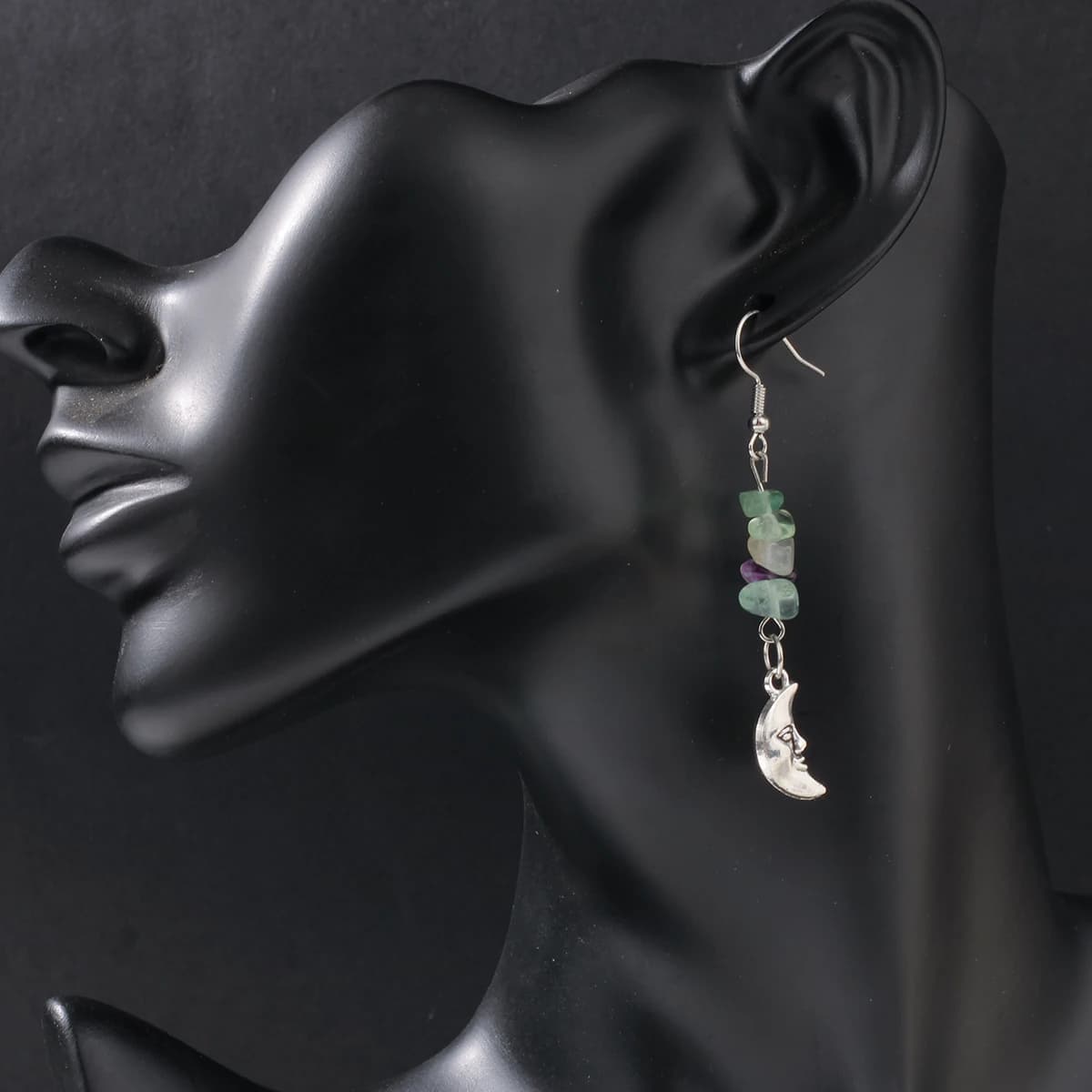 Un paio di accessori estivi boho, braccialetti in pietra naturale di fluorite per l'uso quotidiano, nuovi orecchini da polso 1.5