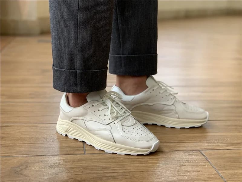 Scarpe casual da uomo con punta tonda e lacci, bianche, con suola spessa, in vera pelle, nuove, comode, traspiranti, alla moda, sneakers da uomo