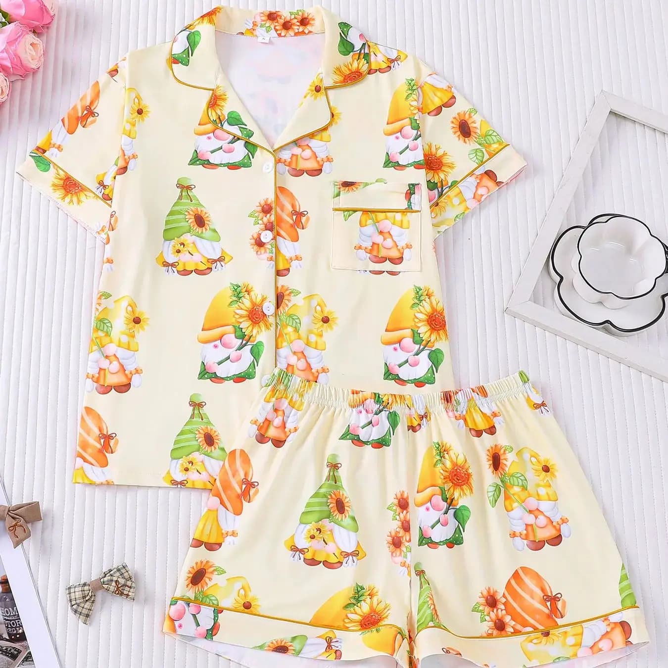 Set pigiama stampato con girasoli e personaggi dei cartoni animati, traspirante, delicato sulla pelle, a maniche corte e pantaloncini, abbigliamento da casa, set due pezzi.