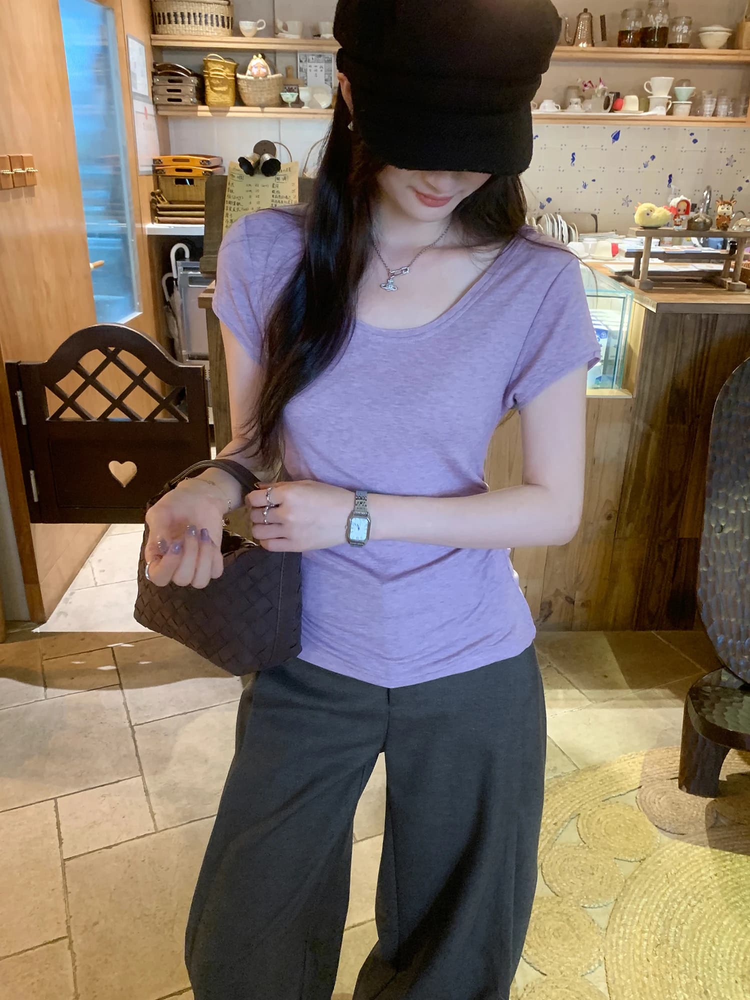 T-shirt coreana viola a maniche corte con scollo a U da donna, nuova collezione estiva, design snellente in vita, top casual comodo e traspirante