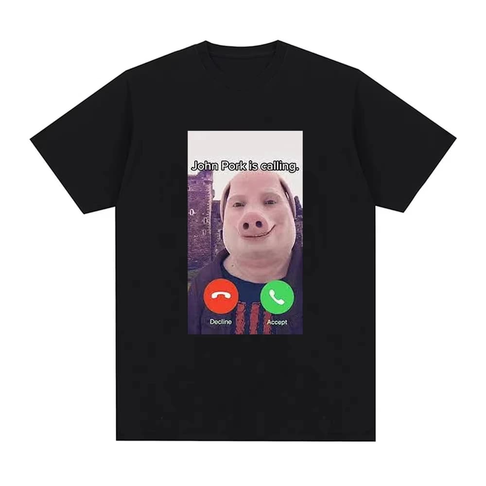 T-shirt divertente con il messaggio 'John Pork Is Calling' - Design meme maiale, grafica umoristica, simpatica maglietta oversize per amanti degli animali