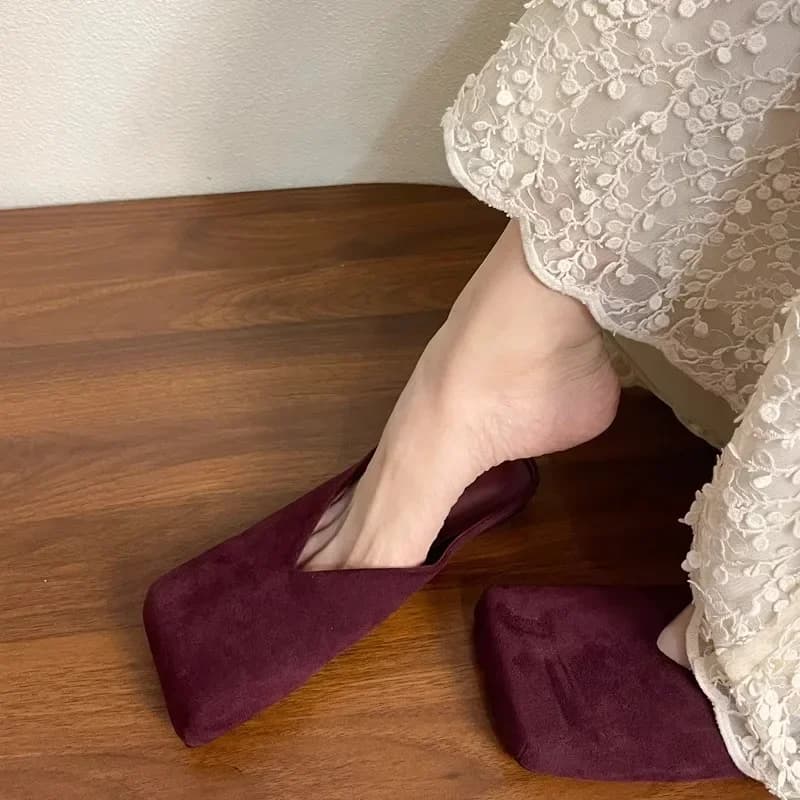 Scarpe basse da donna in pelle scamosciata Ciabatte Scarpe con punta quadrata Pantofole con cinturino alla caviglia Sandali casual 2025 Tendenza Abito estivo Infradito Comode diapositive Mujer