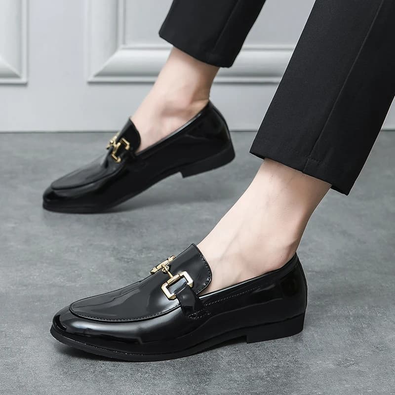 Bright black moccasin with metal buckle and crocodile pattern Office men's shoes for formal, simple, light, casual, work