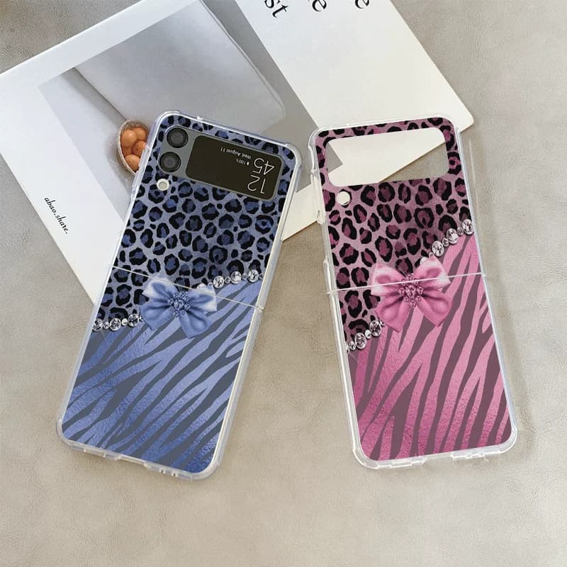 Custodia Trasparente Creativa Rosa Blu con Fiocco e Stampa Leopardata per Samsung Galaxy Z Flip 7, Flip 6, 5, 4, 3 - Cover Pieghevole per Z Flip7, Flip5