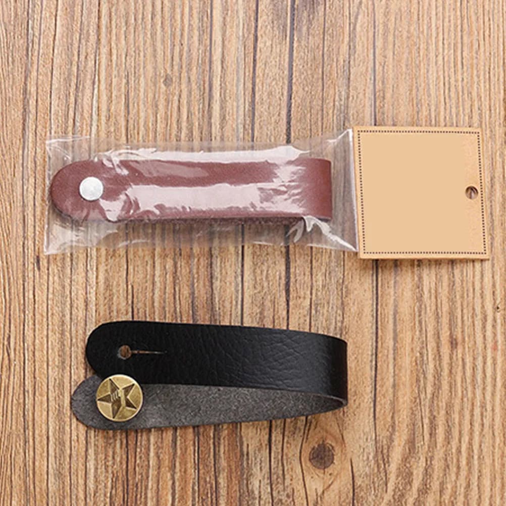 4 pezzi di cinghie premium per chitarra in PU, robuste, con blocco per il fissaggio al manico, per evitare cadute di chitarre, bassi e ukulele.