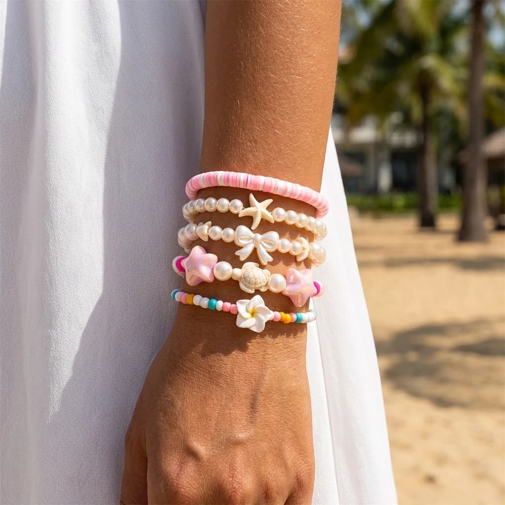 Set di Bracciali Boho Stratificati in Resina e Perle per Donne, con Perline, Fiori di Plumeria, Fiocchi, Stelle Marine e Tartarughe, Gioielli Estivi per Surfisti