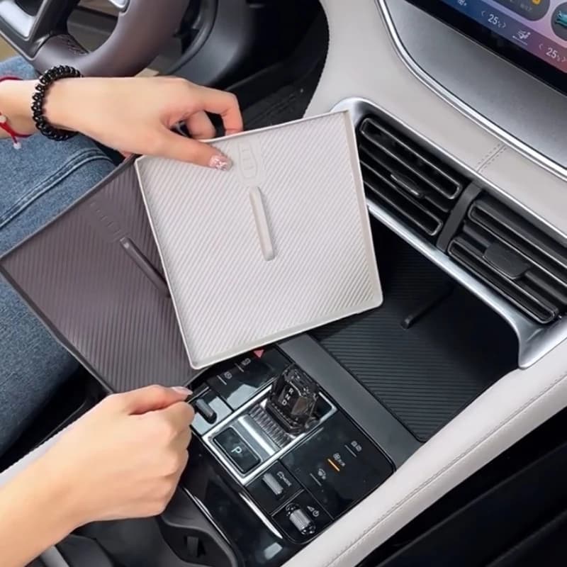 Pad in silicone per ricarica wireless per BYD Song Plus SEAL U DMi/EV Scatola di immagazzinaggio per controllo centrale Maniglia per ingranaggi Pad antiscivolo per auto Refit