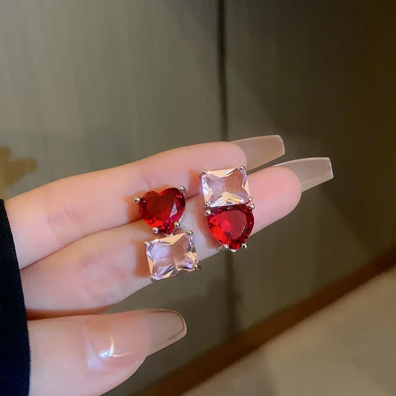 Orecchini a forma di cuore con zirconi rossi Orecchini asimmetrici in argento S925 con ago per gioielli da ragazza