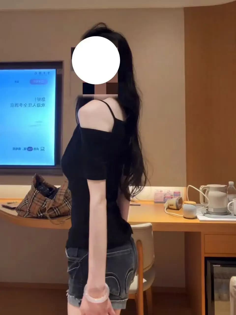 American Style Shoulder Bared Design Slim Fit Short Sleeve T Shirt Women Summer Sexy Waist Cinched out of Balance Base Top