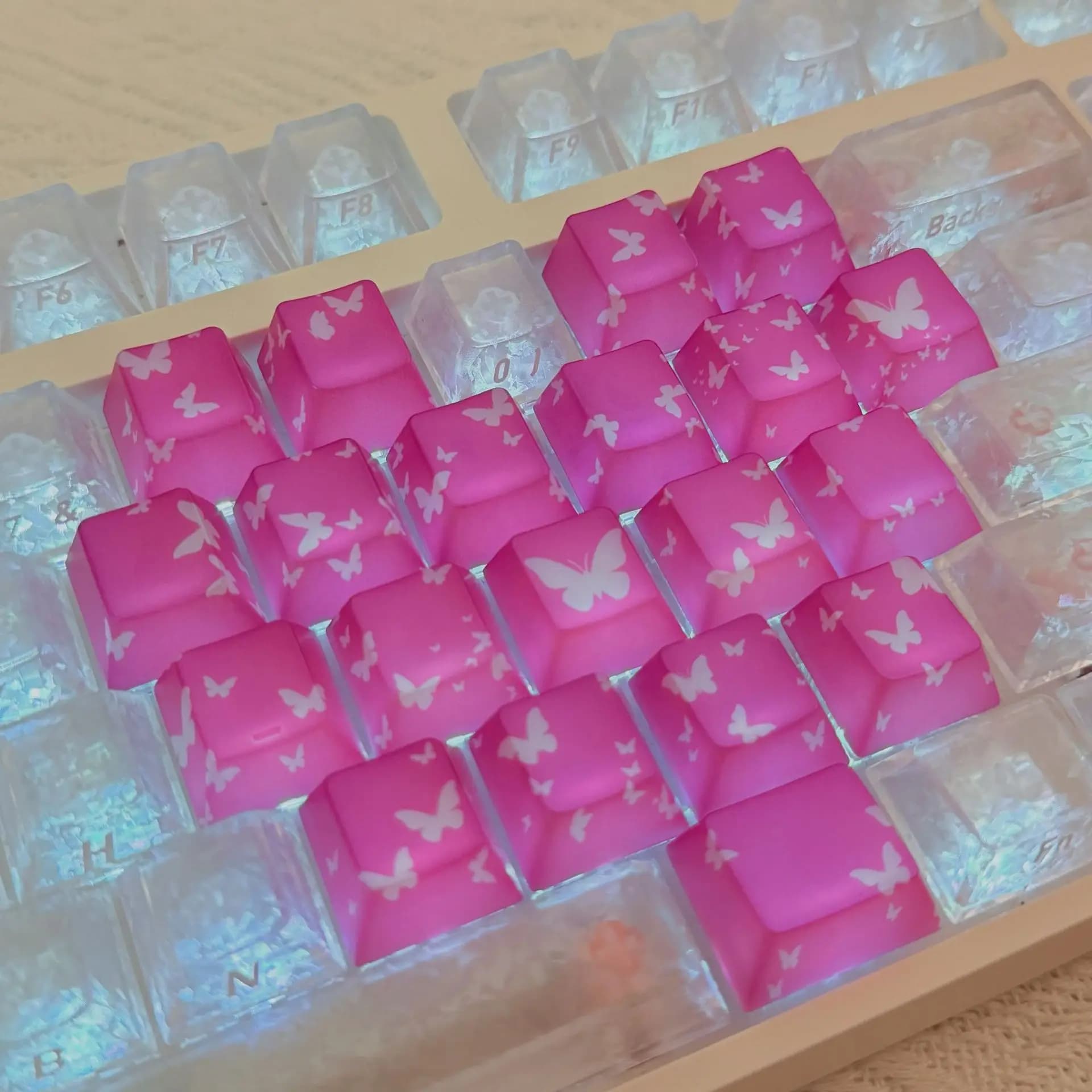 Spot cross-border 21-key butterfly supplement pink original light transmission IMD magnetic axis mechanical keyboard love keycap