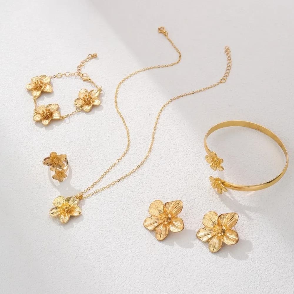 Delicate Alloy Necklace Earrings Bracelet Set Geometric Texture Flower Jewelry Set Bracelet Exaggerated Women Jewelry Suit Women