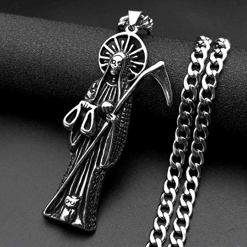 Collana con Ciondolo Santa Muerte (Santa Morte) per Donna e Uomo, in Acciaio Inossidabile Color Argento, con Falcetto e Teschio, Gioiello Regalo
