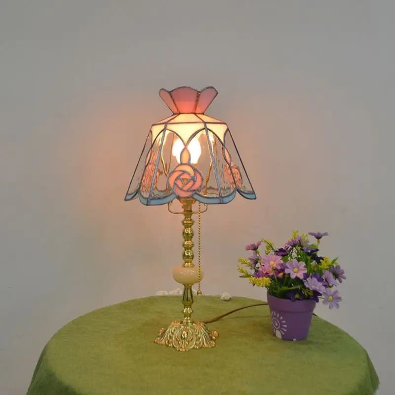 Lampada da comodino per camera da letto in campagna francese di lusso leggera, ristorante, stile romantico, lampada da scrivania in stile crema di vetro rosa rame