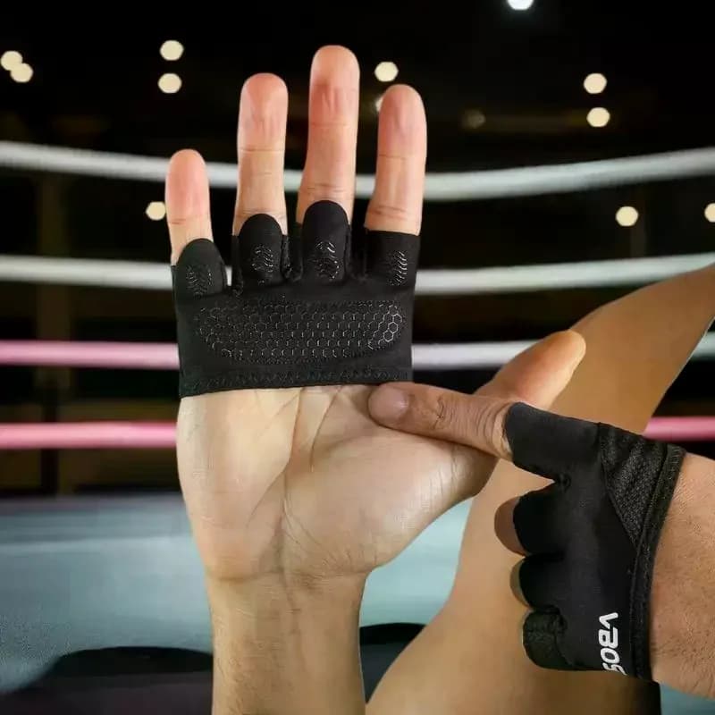 Four-tip lightweight unisex gym gloves: improved grip for fitness, weight lifting and training sessions