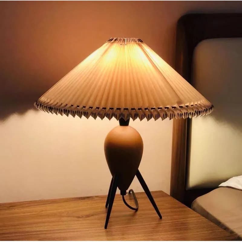 Korean retro tripod decorative table lamp living room bedroom energy saving reading table lamp creative bedroom study